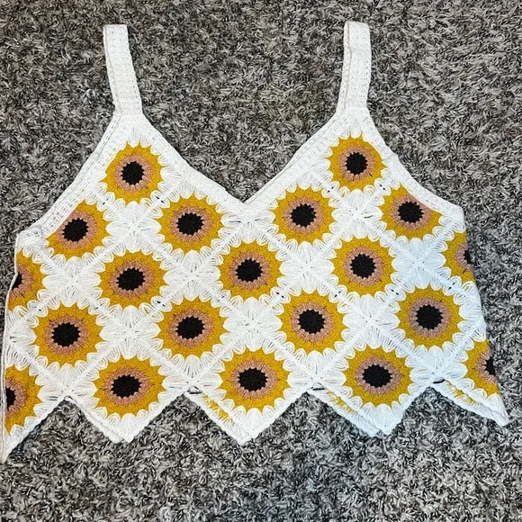 Altar’d State Sunflower Crochet Women Top size Medium - Picture 2 of 4